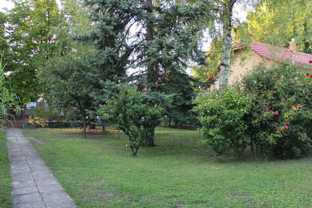 Evelin Nyaralohaz Villa Сиофок Екстериор снимка